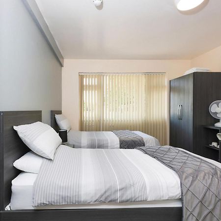 Oyo Honeycroft Lodge Ъксбридж Екстериор снимка