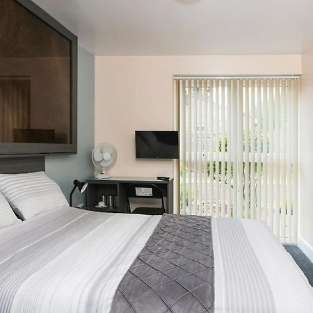 Oyo Honeycroft Lodge Ъксбридж Екстериор снимка