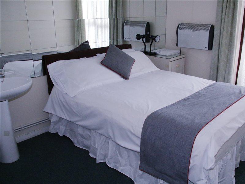 Oyo Honeycroft Lodge Ъксбридж Екстериор снимка