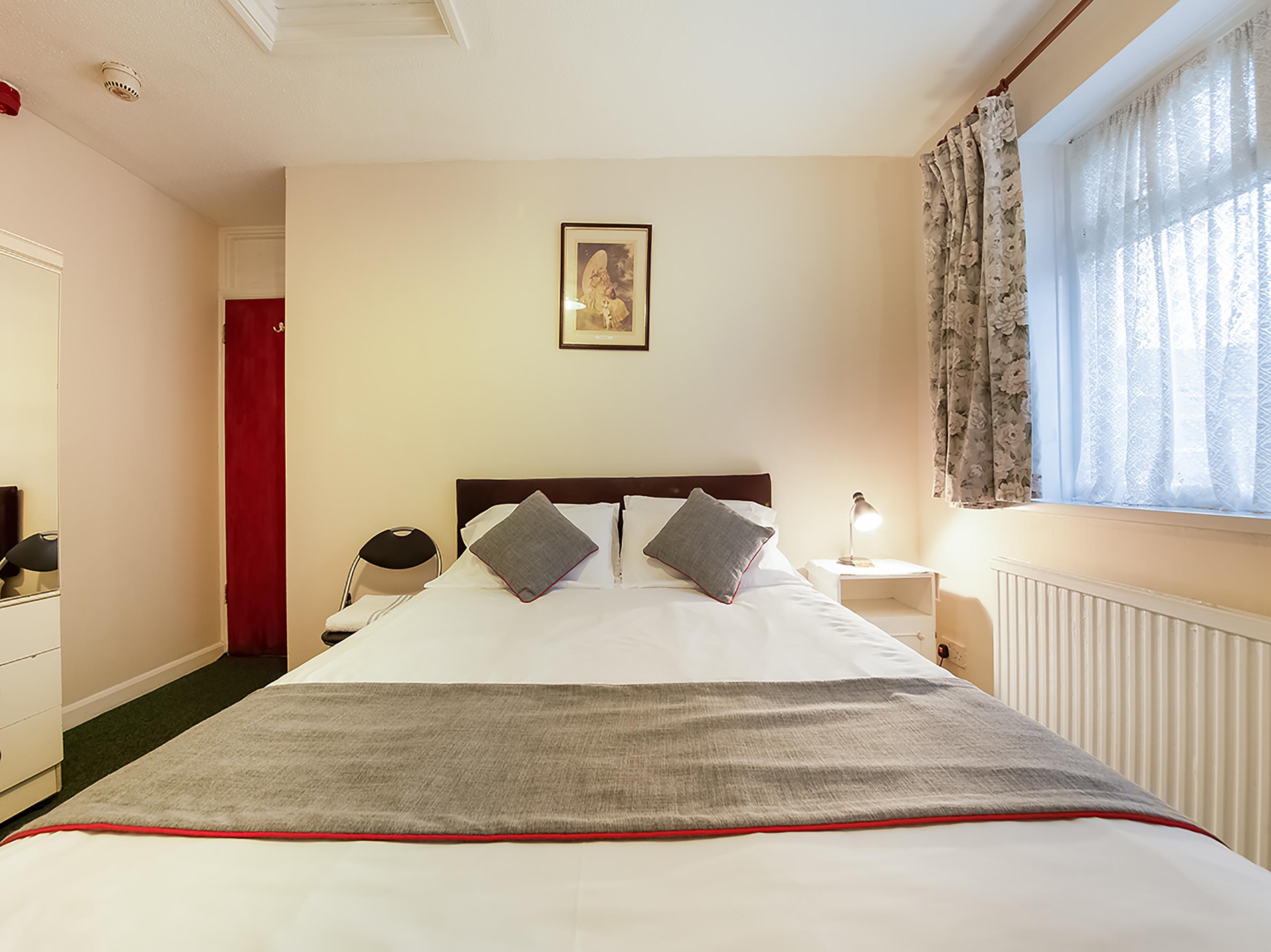 Oyo Honeycroft Lodge Ъксбридж Екстериор снимка
