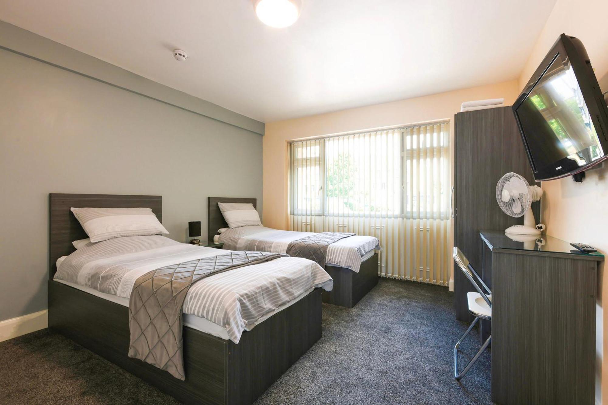 Oyo Honeycroft Lodge Ъксбридж Екстериор снимка